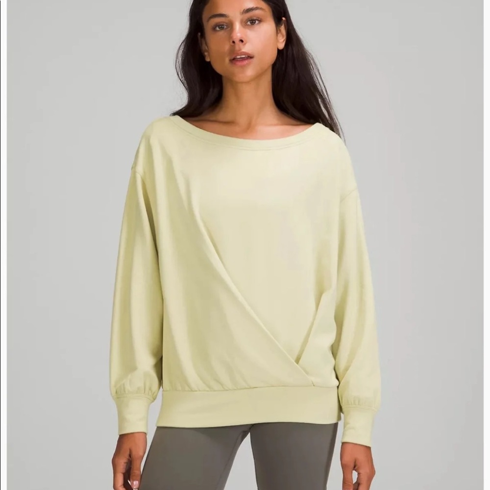 Lululemon sweatshirt size 8